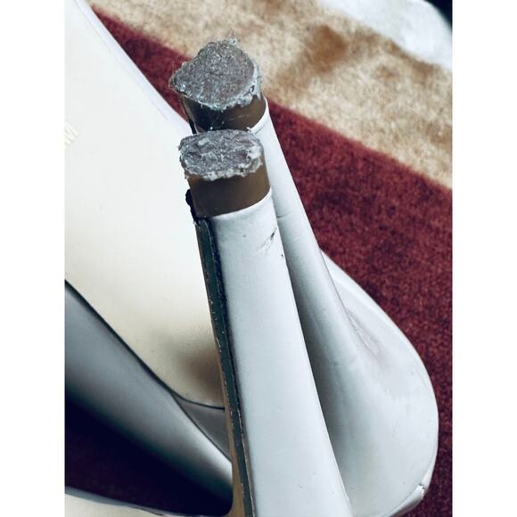 Guess Beige Tan Faux Leather Stilettos Heels Pumps Women's Size 8.5M - Picture 16 of 16